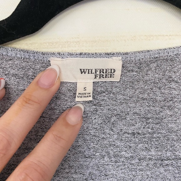 Grey cotton body suit by Wilfred. Gently used, still in great condition. - Picture 3 of 4